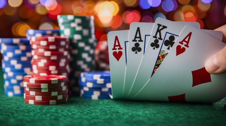 Slots RTP ရာခိုင်နှုန်း နှင့် Paytable ကြည့်နေသော မြင်ကွင်း